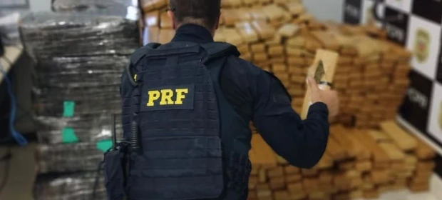 Em menos de 24h, PRF apreende mais de 1,3 tonelada de drogas na BR-277 na região; veja o vídeo