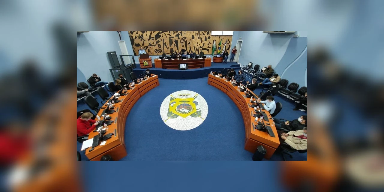 Justiça suspende aumento salarial de vereadores em PG