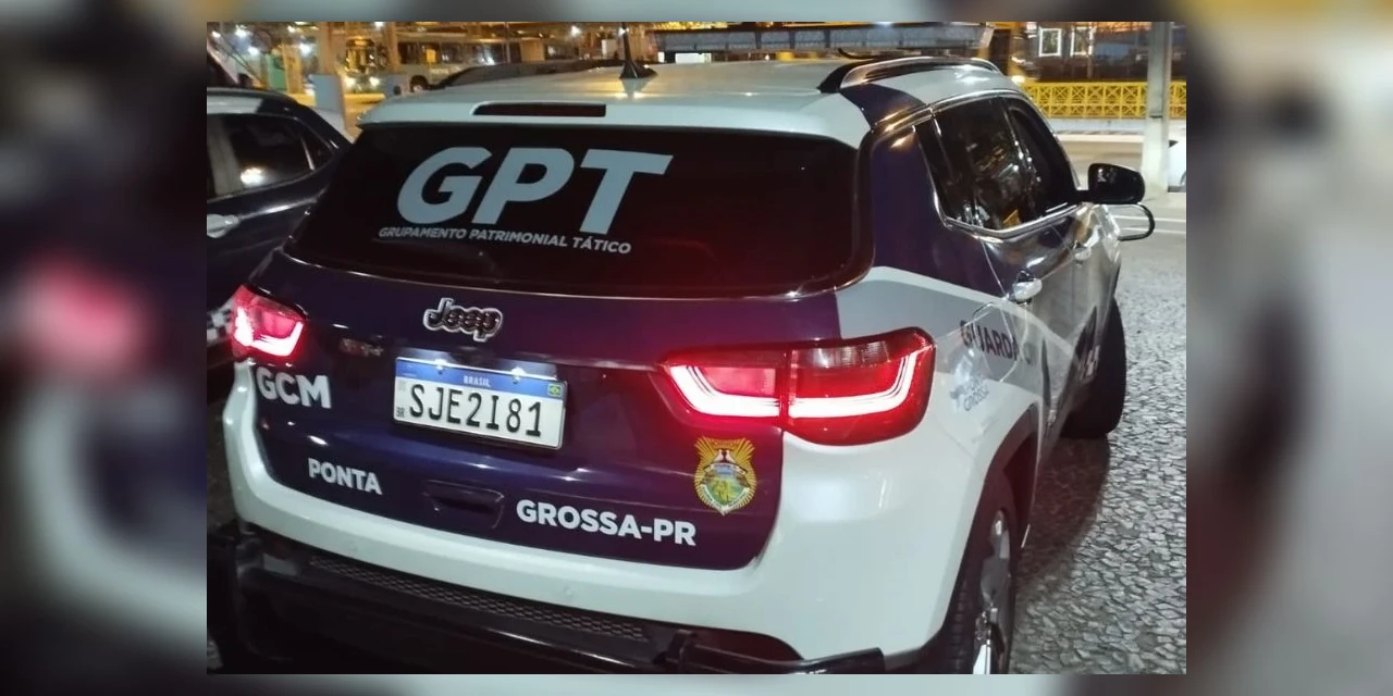 Mãe se tranca no quarto para fugir de ameaça de agressão do próprio filho