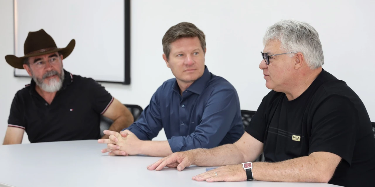 Secretário do Estado da Justiça e Cidadania visita Palmeira e anuncia doações importantes para o município