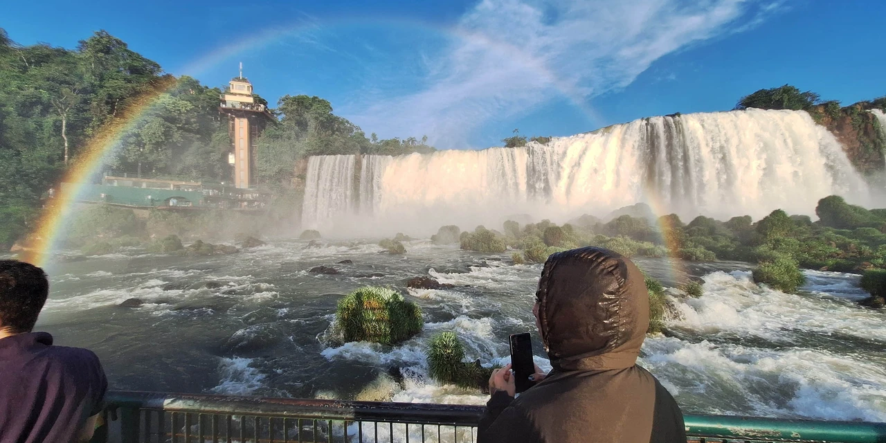 Cataratas, Litoral e Vila Velha: turistas movimentam diferentes regiões do Paraná em janeiro