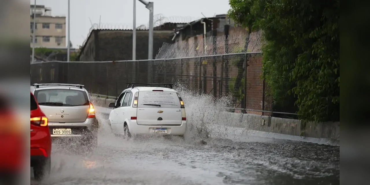 Chuvas matam seis pessoas no Recife e duas em Maceió