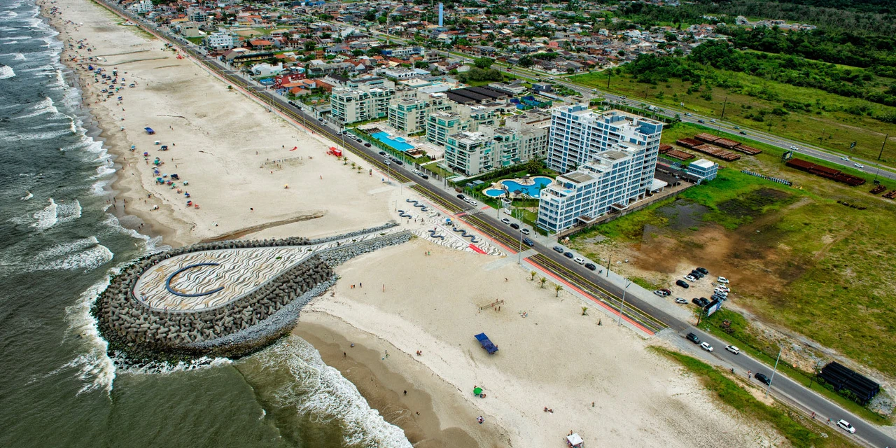 Com previsão de término para março, revitalização da Orla de Matinhos alcança 97,5%