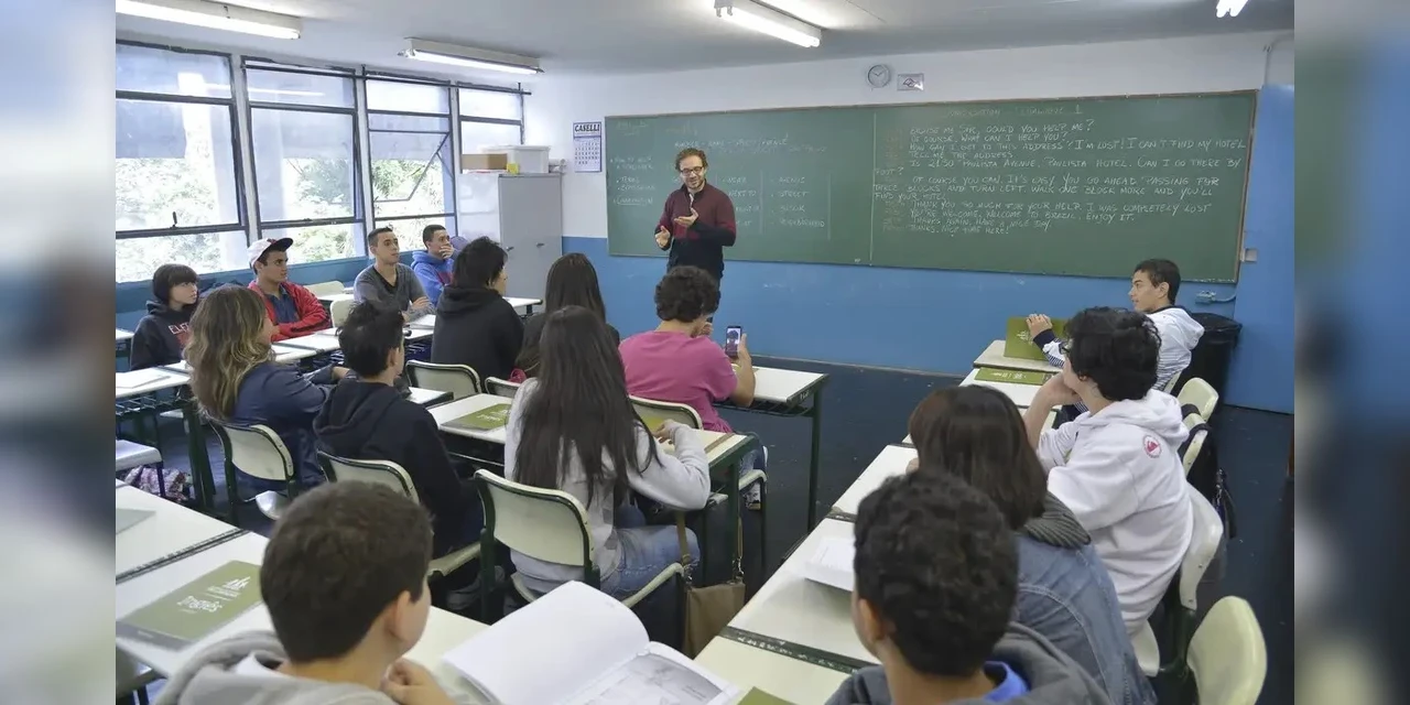 Câmara aprova proposta que proíbe escolas de recusar matrículas