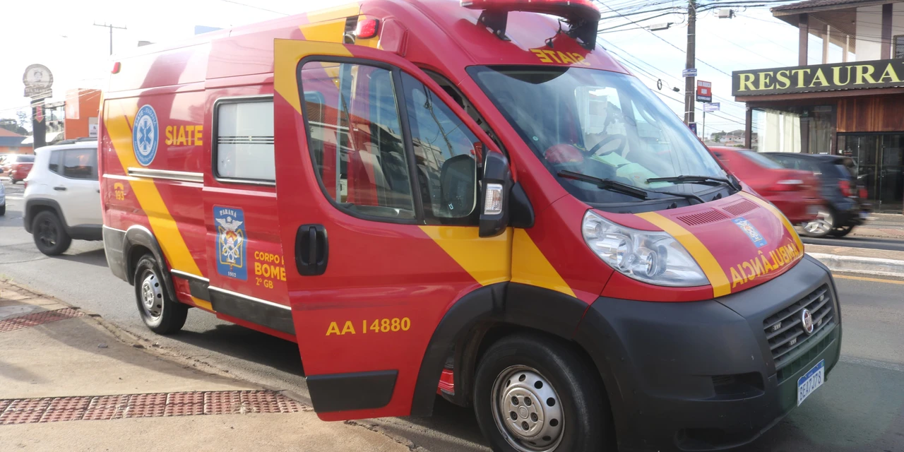 Colisão entre dois carros deixa mulher em estado grave no Distrito Industrial