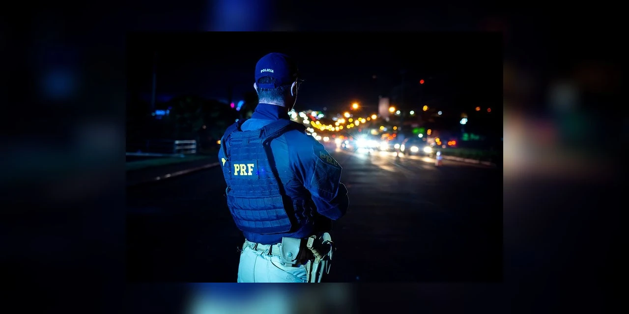 Acidente envolvendo caminhões mobiliza PRF na BR-376