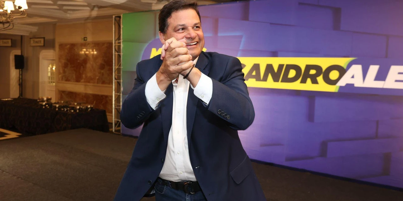 Sandro Alex reúne lideranças em evento e mostra força política