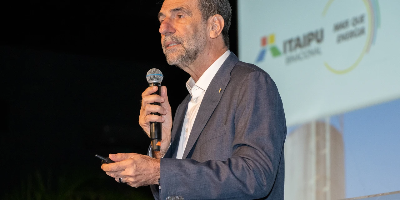 Diretor-geral da Itaipu reúne corpo funcional para balanço de dois anos de gestão