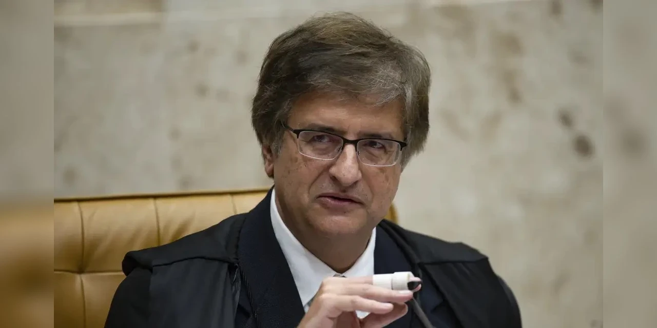 PGR é contra pedido de Bolsonaro para tirar Dino e Zanin de julgamento