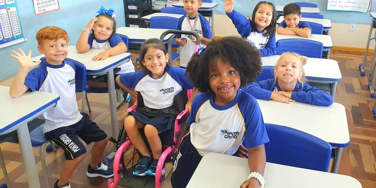 Ponta Grossa inicia entrega de uniformes escolares