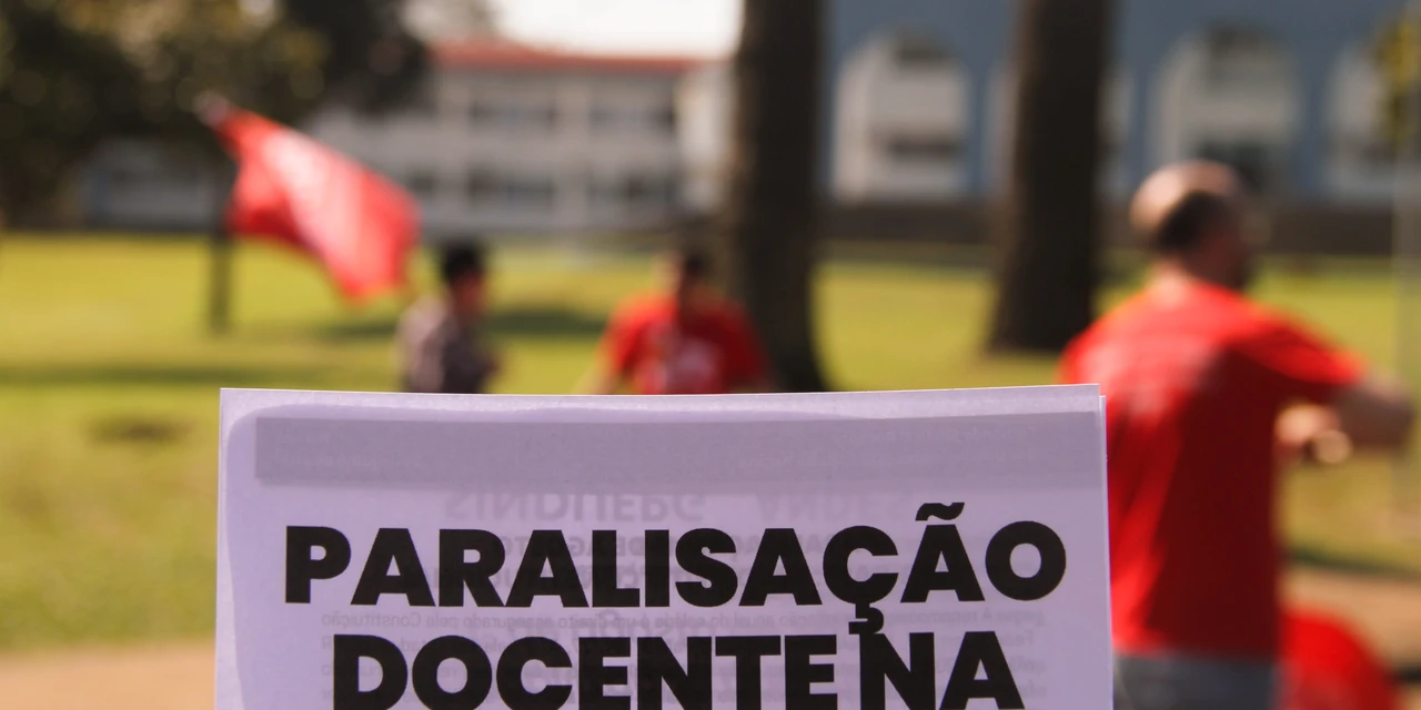 Professores da UEPG paralisam atividades no dia 2 de abril para discutir condições de trabalho