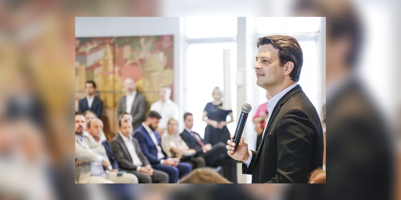 Pimentel lança nova secretaria para parcerias público-privadas em Curitiba