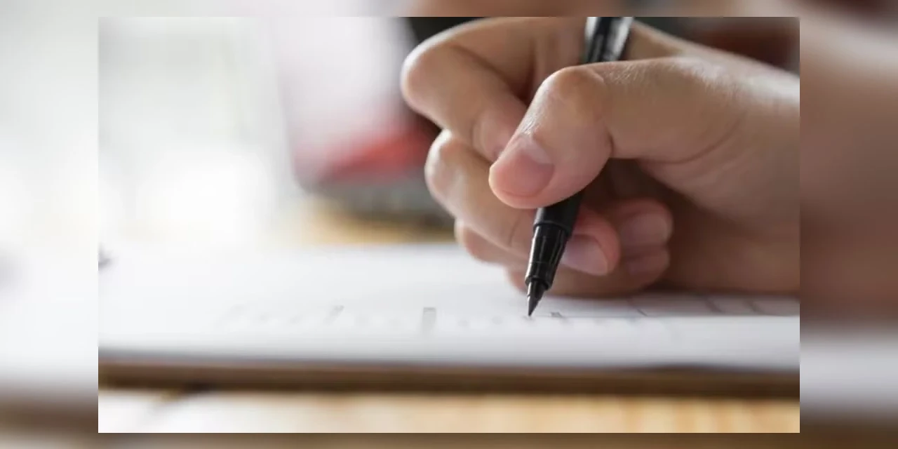 Prefeitura no PR abre concurso público com salários de até R$ 9,7 mil