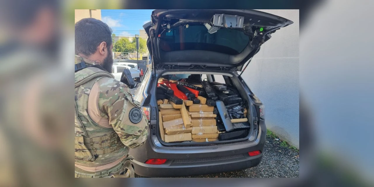 Vídeo: PRF apreende drogas, cigarros e veículo furtado no Paraná