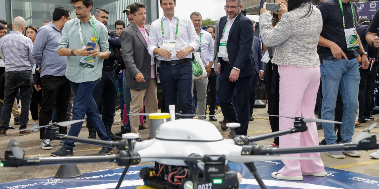 Laboratório para serviços do futuro, Curitiba recebe primeiro delivery dos Correios feito por drone