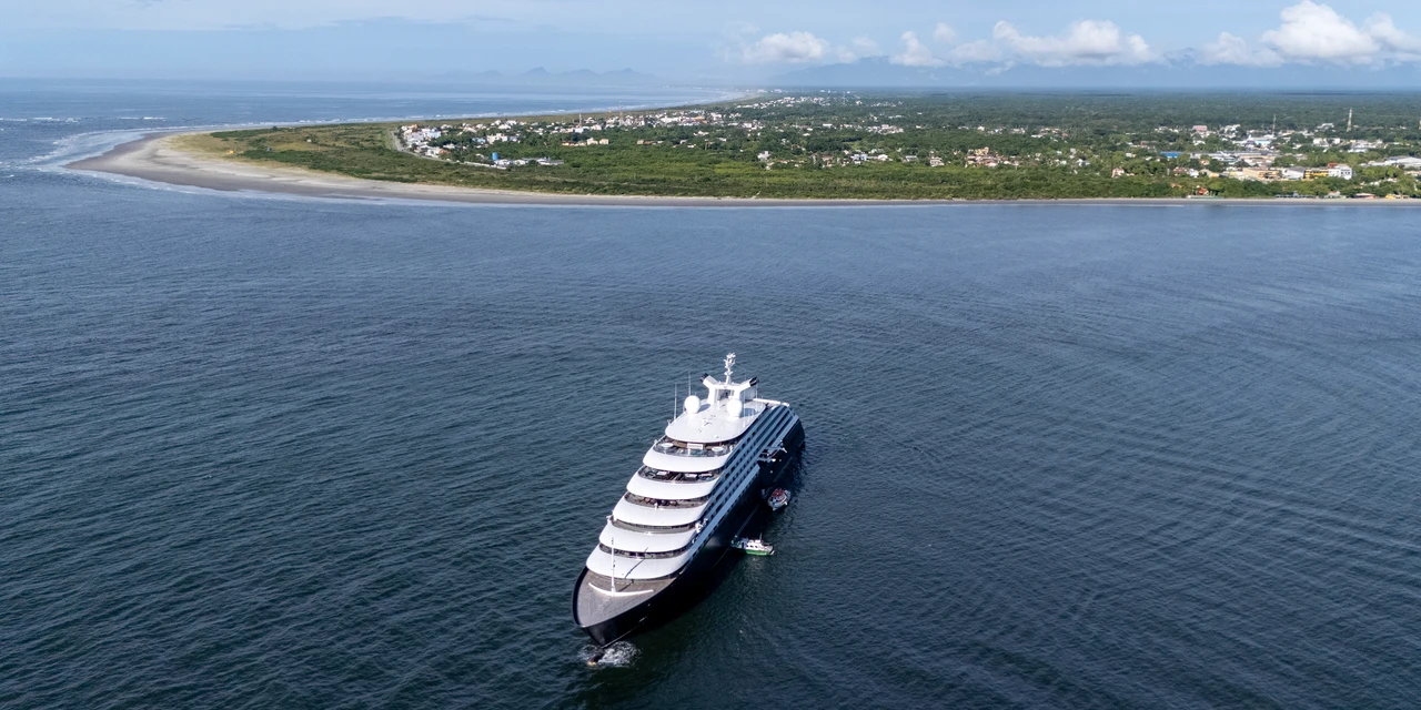 Ilha do Mel recebe turistas diretamente de cruzeiro pela primeira vez