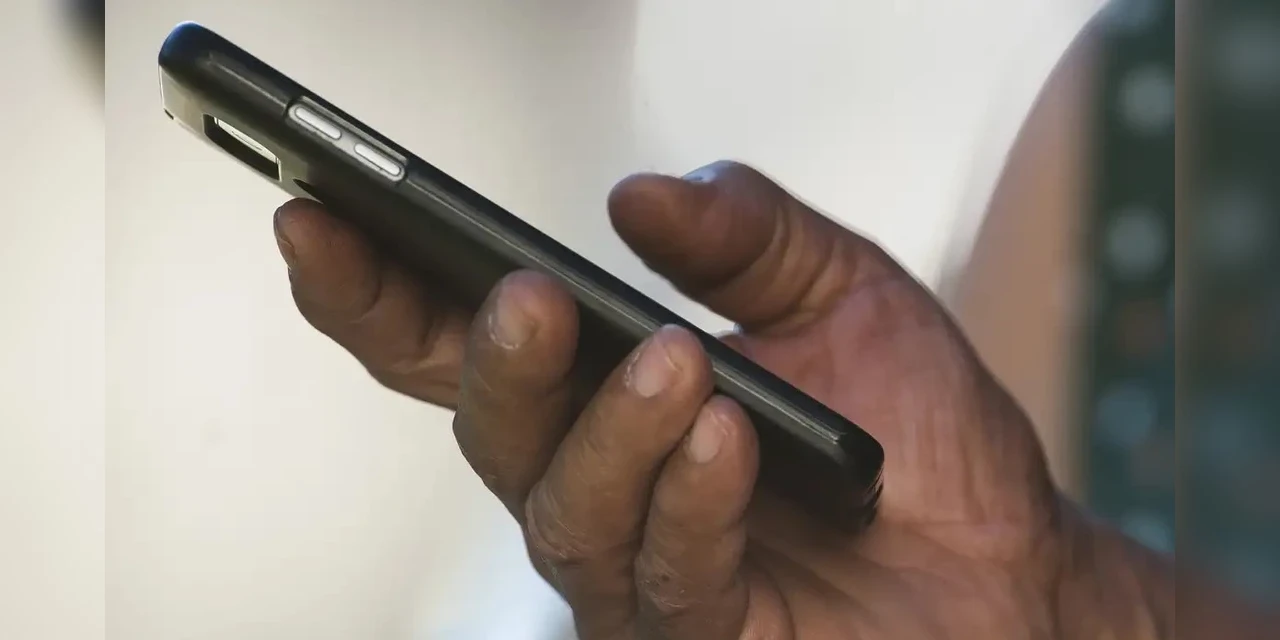 Nove em cada dez brasileiros têm acesso a telefone celular, segundo a Anatel