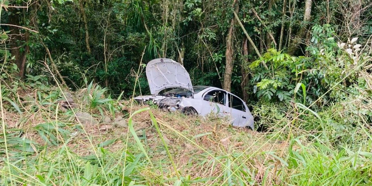 Capotamento deixa três feridos na PR-364 em Irati
