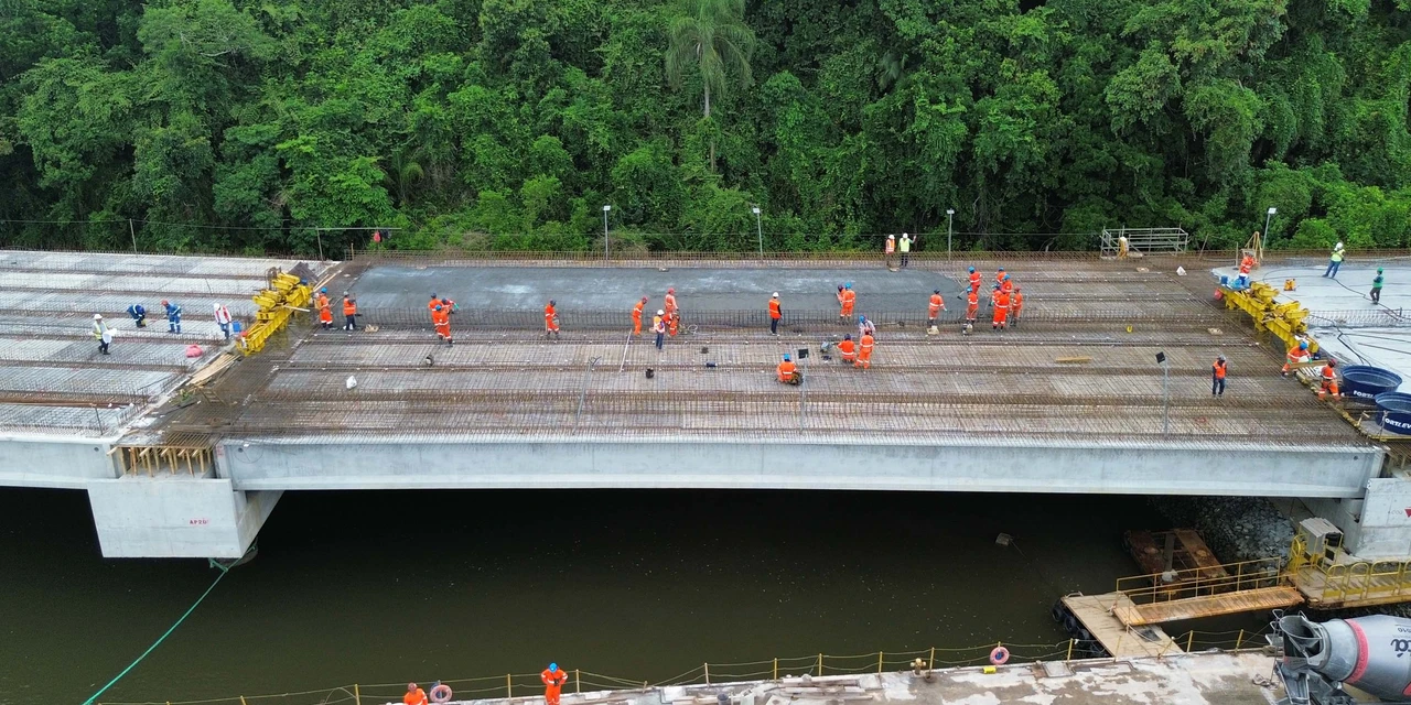 Obras da Ponte de Guaratuba avançam com a concretagem de vãos no trecho pré-moldado