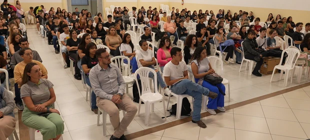 Fundo Social do Sicredi apoia cursinho pré-vestibular da 'Igrejinha de Uvaranas'