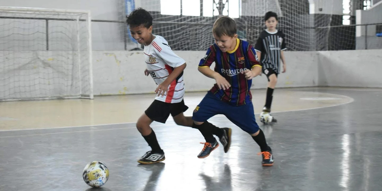 Ponta Grossa oferece aulas gratuitas de voleibol e futsal