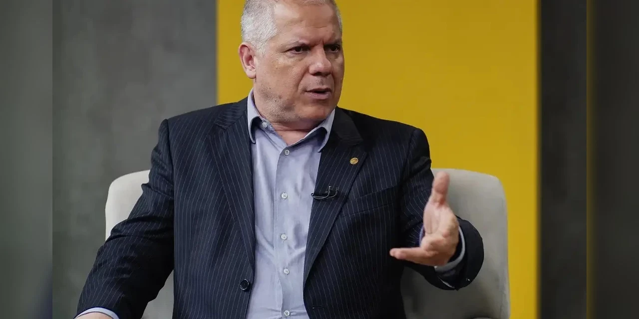 Presidente do INSS é exonerado após suspeita de fraudes