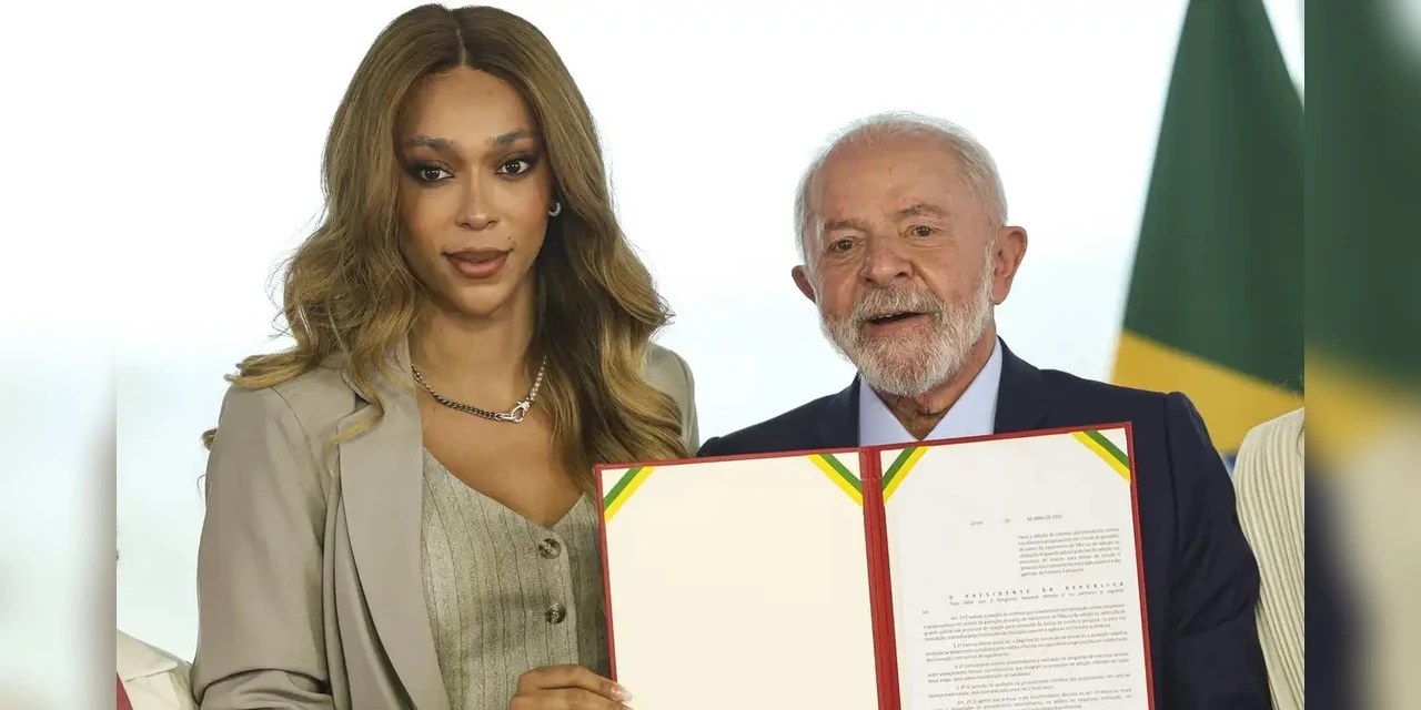 Lula diz que atitude do governo dos EUA com Erika Hilton é abominável