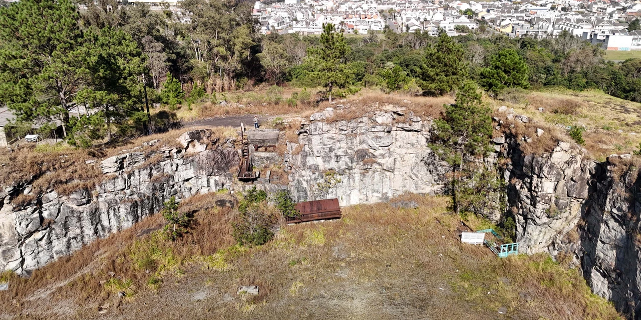 Lei que autoriza concessão da Pedreira do Atuba é sancionada
