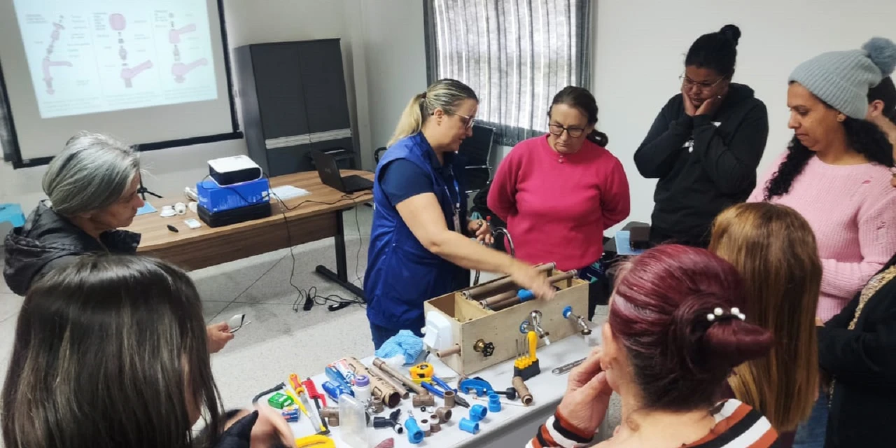 Comunidade da região recebe qualificação para fazer ligação de esgoto e pequenos reparos