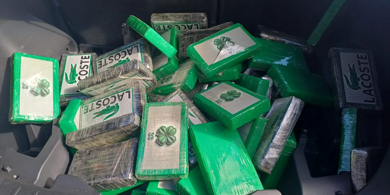 Vídeo: PRF apreende mais de 80 kg de cocaína na BR-277, na região de São Luiz do Purunã