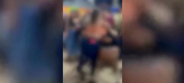Vídeo: Briga entre mulheres marca festa de peão no Paraná