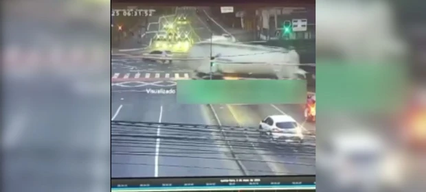 Vídeo: Acidente de trem em Pinhais termina com óbito de motociclista