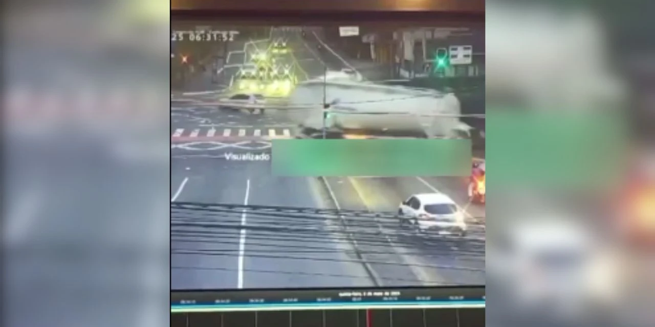 Vídeo: Acidente de trem em Pinhais termina com óbito de motociclista