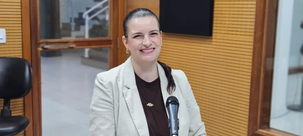 Pode beber no bico da garrafa? Especialista em etiqueta responde