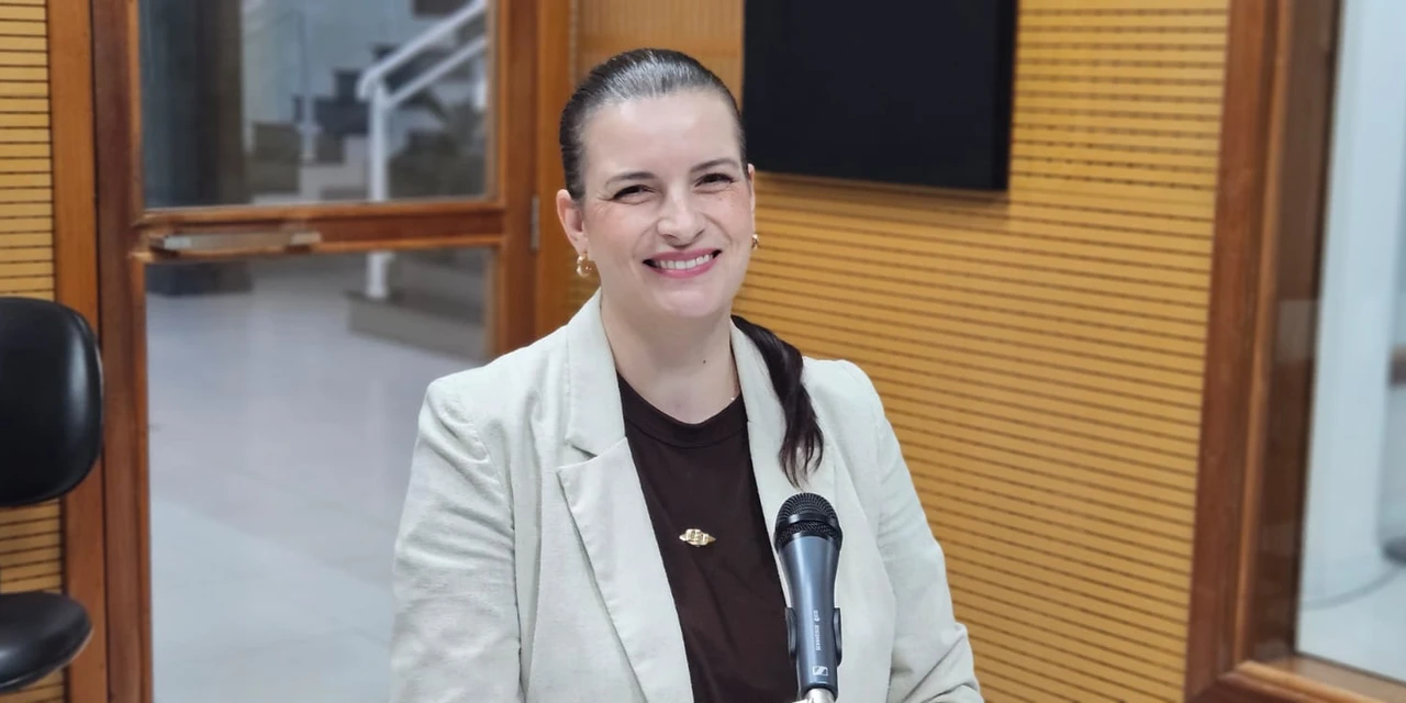 Pode beber no bico da garrafa? Especialista em etiqueta responde