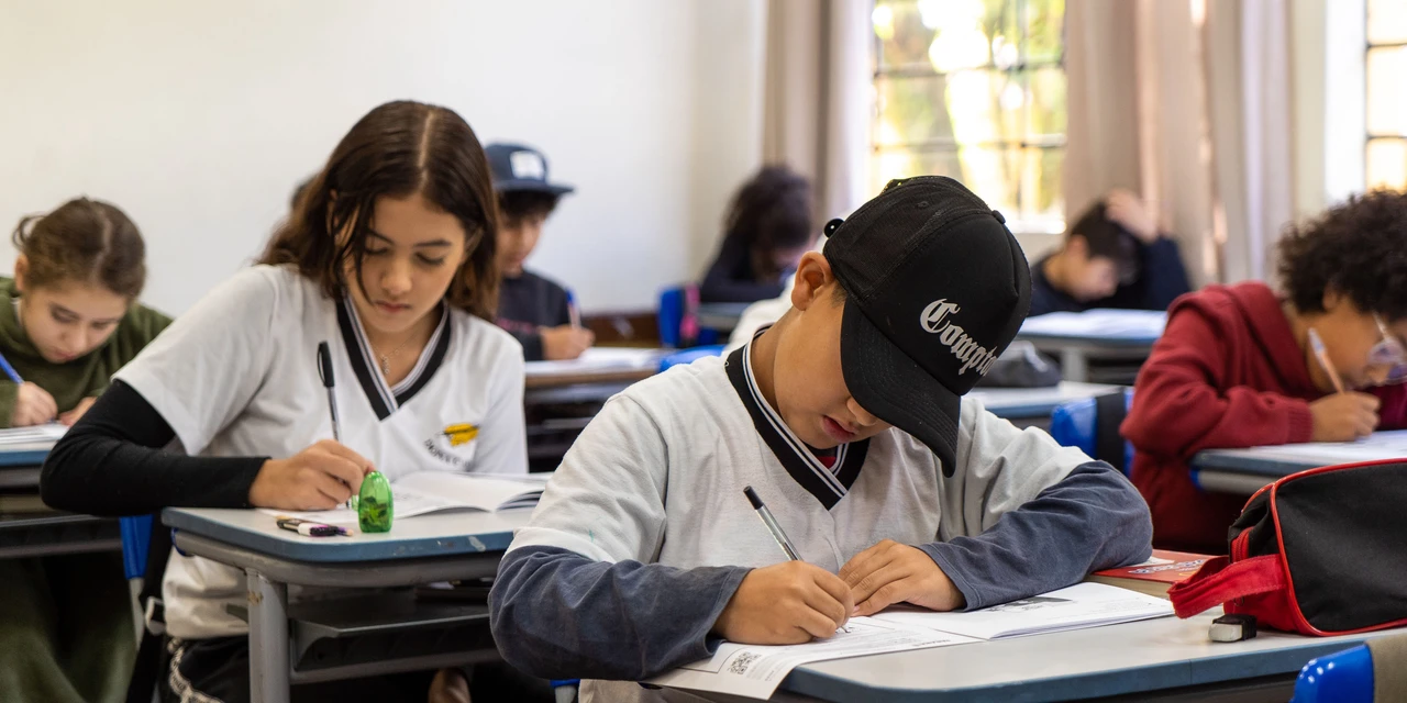 Prova Paraná avalia mais de 1,1 milhão de estudantes da rede pública nesta semana