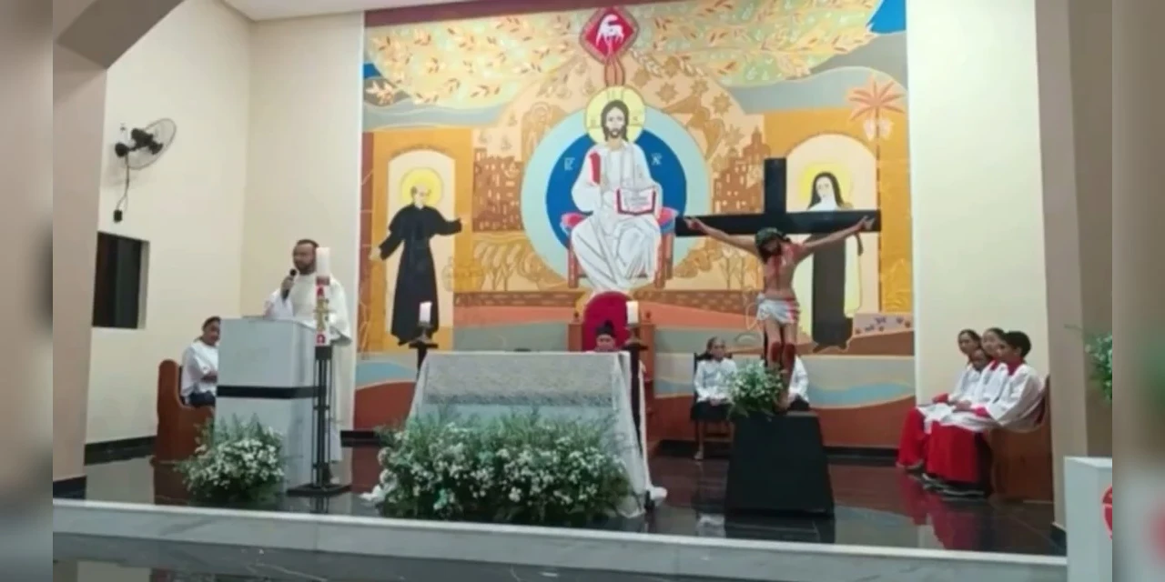 Vídeo: Tiros interrompem missa e fiéis entram em pânico
