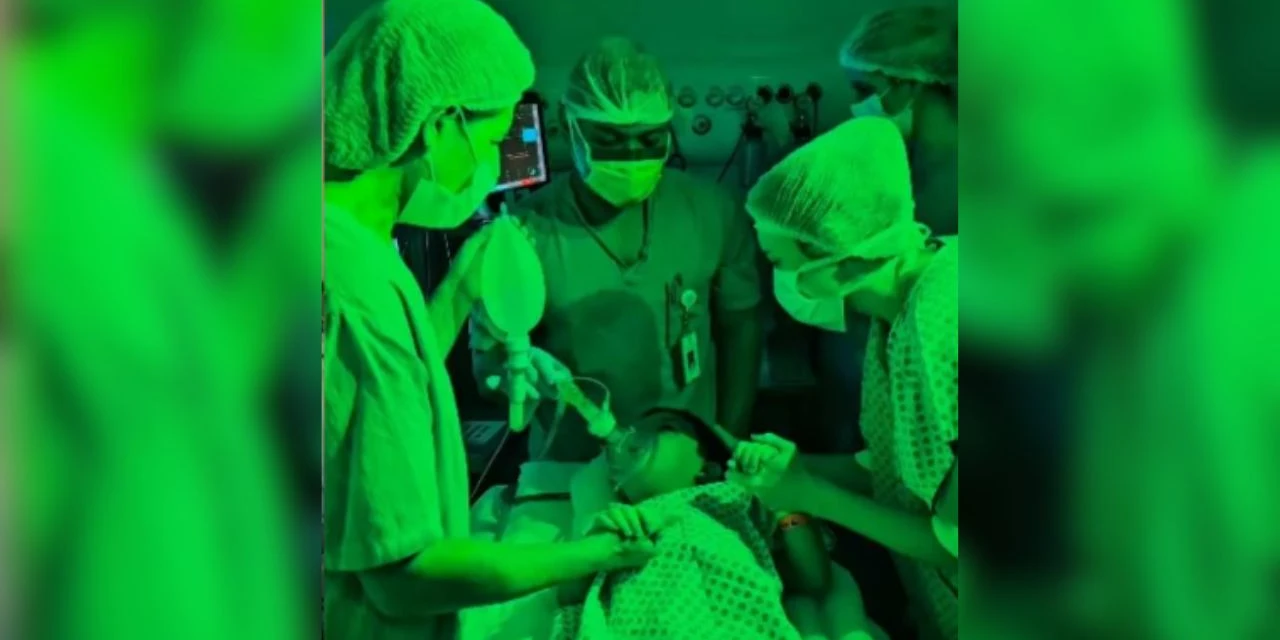 Influenciadora grava cirurgia íntima do filho e é criticada nas redes sociais