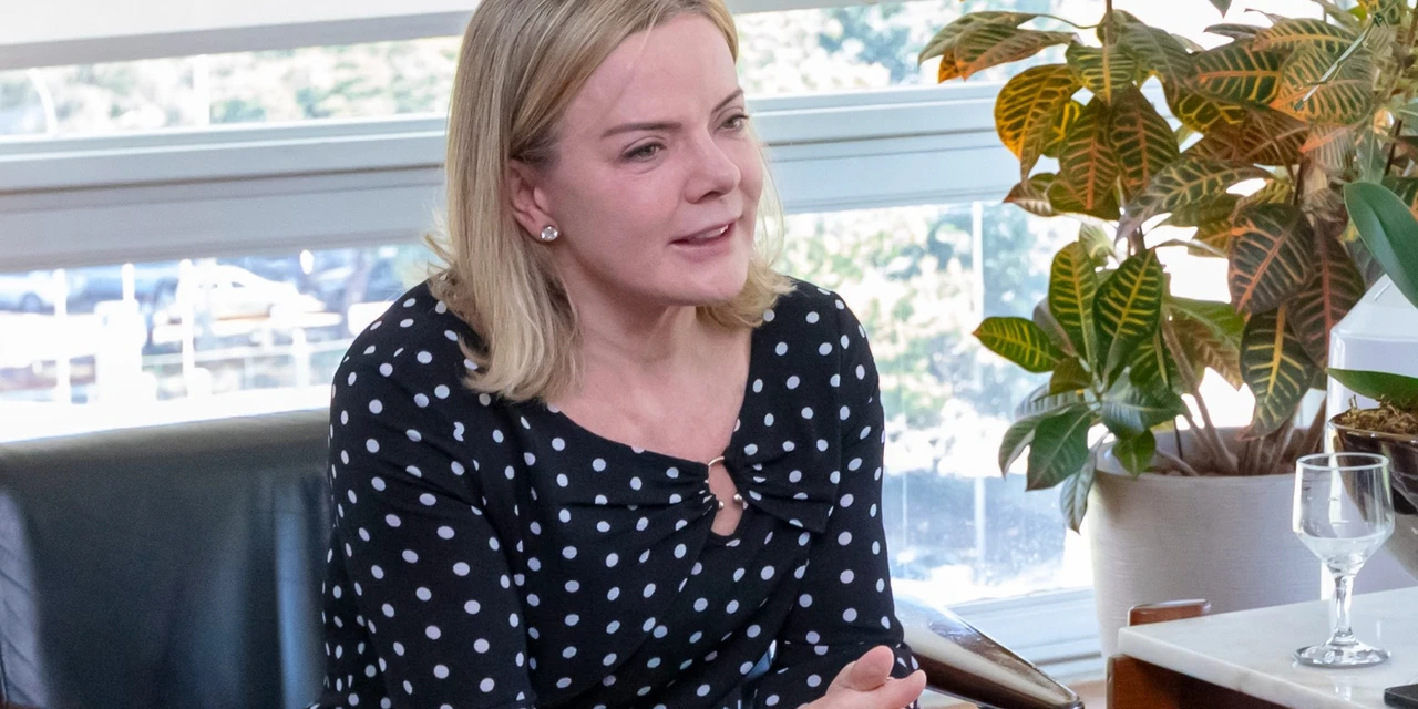 Gleisi garante R$ 3,6 milhões em emendas para educação e cultura no Paraná