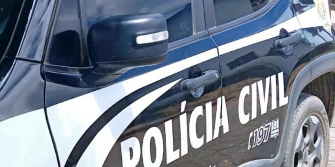 Após chute, criança de 5 anos cai no chão e professora justifica que “perdeu a cabeça”