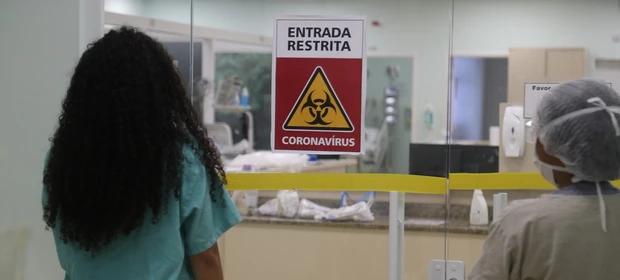 Nova variante do vírus da covid-19 já circula por quatro estados brasileiros