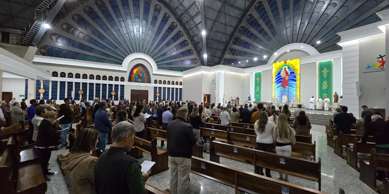 Primeiro dia da Festa de Sant’Ana reúne grande número de fiéis; veja fotos