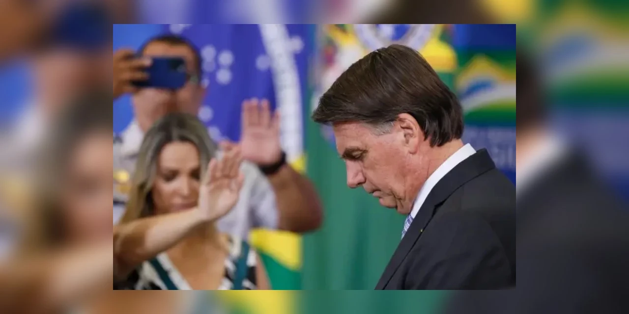 67% dos brasileiros acham que Bolsonaro deveria desistir da candidatura em 2026, aponta pesquisa