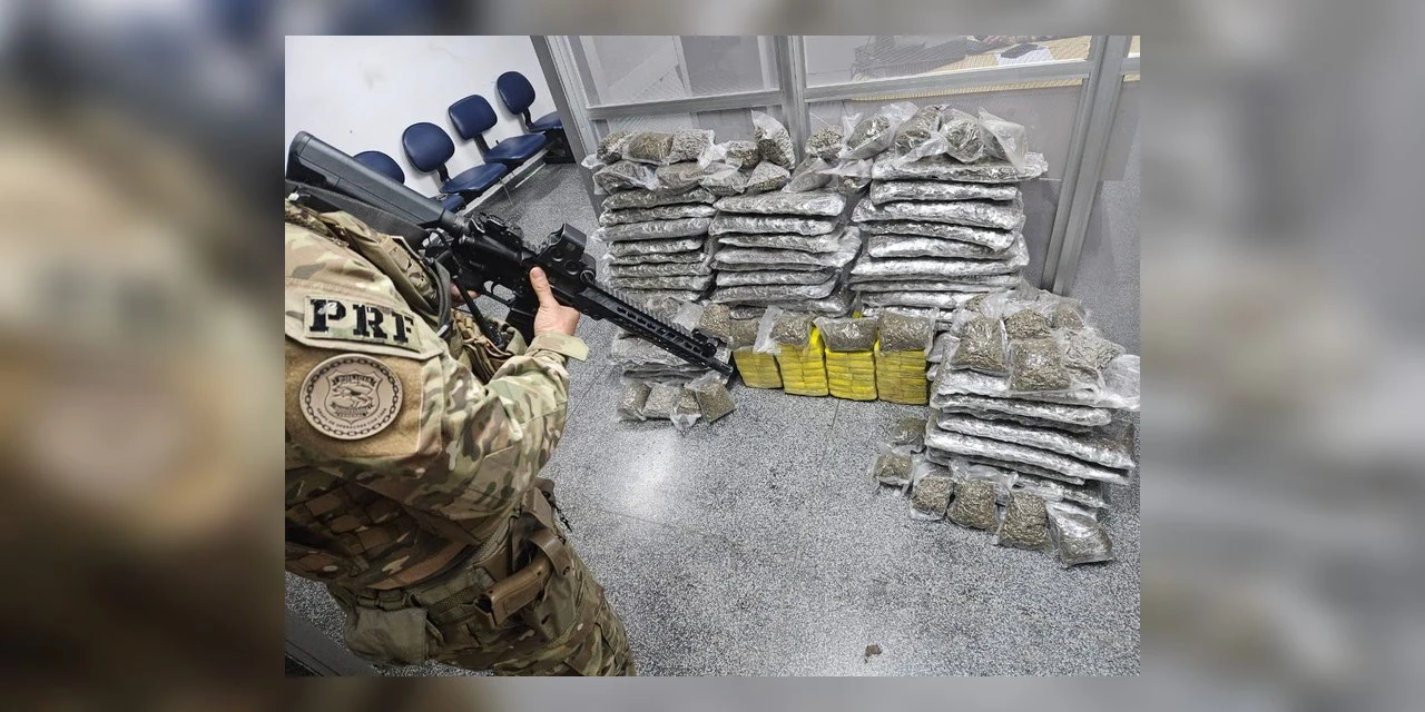 Vídeo: PRF apreende mais de 120 kg de maconha após perseguição na BR-277