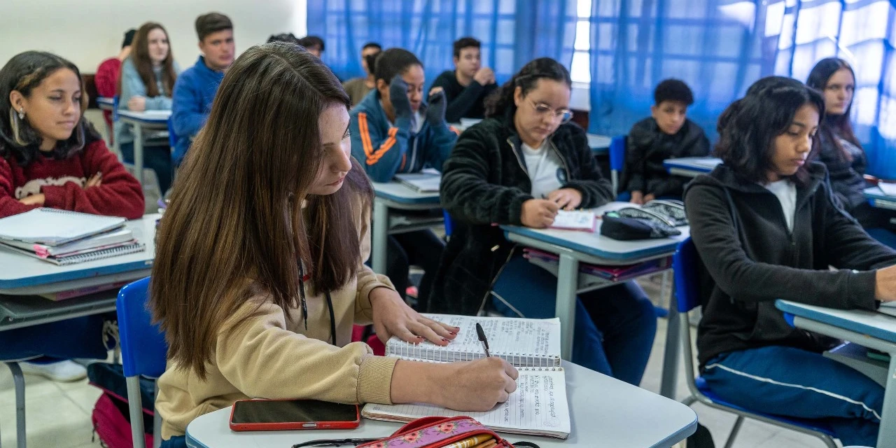 Paraná tem 7 escolas entre os 50 colégios públicos com as maiores pontuações do Enem