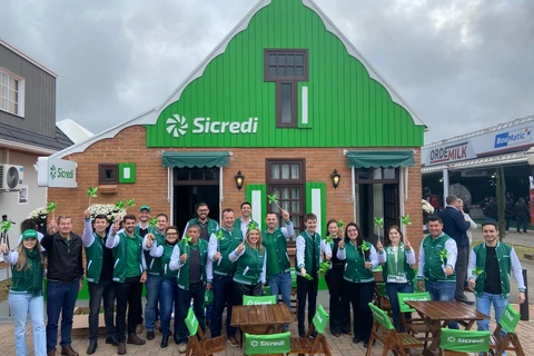 Sicredi marca presença como patrocinador diamante do Agroleite 2025