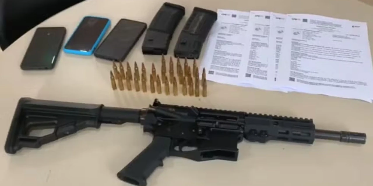 Homem procurado pela Interpol por assassinato e tráfico é capturado com fuzil no PR