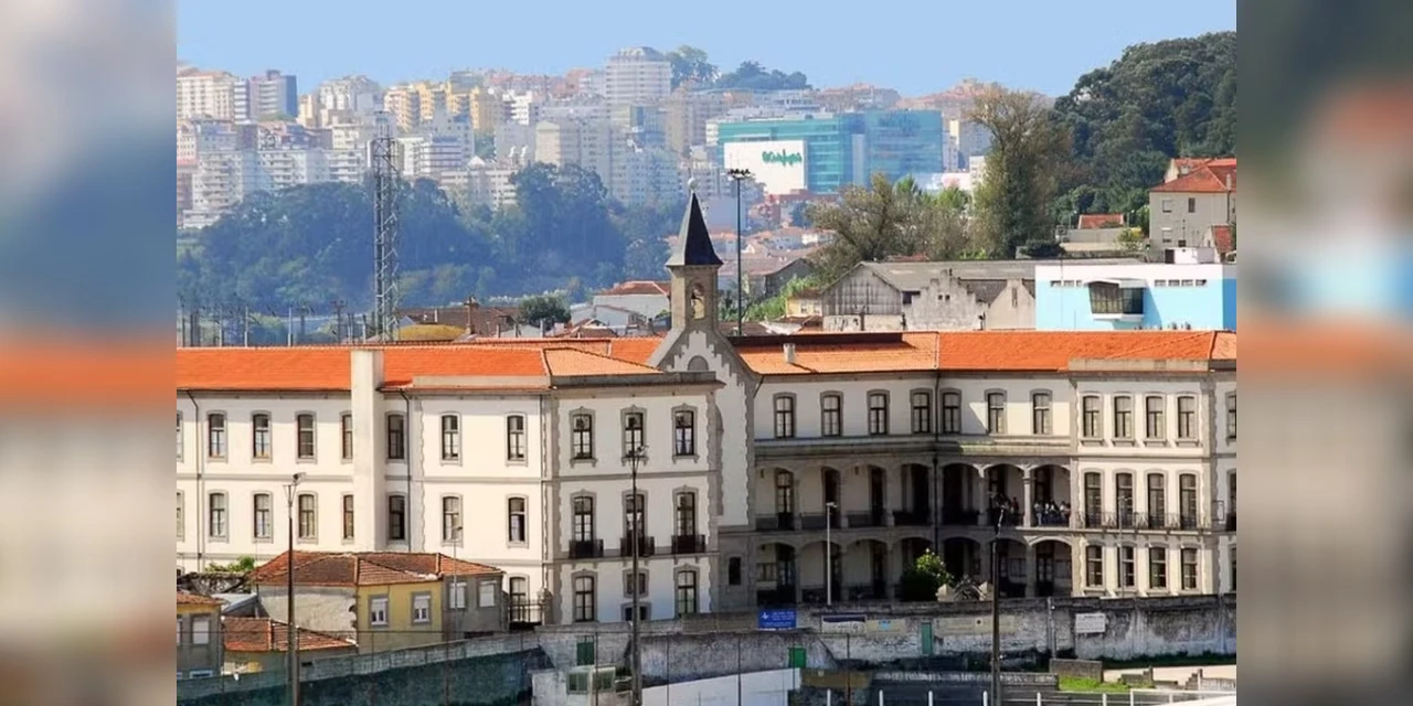 Homem morre após companheira de 100 kg cair sobre ele