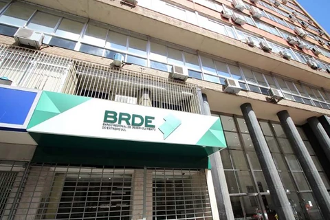 BRDE abre concurso com salários de até R$ 10,1 mil; saiba como se inscrever