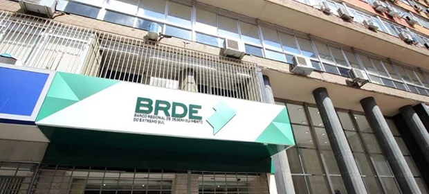 BRDE abre concurso com salários de até R$ 10,1 mil; saiba como se inscrever